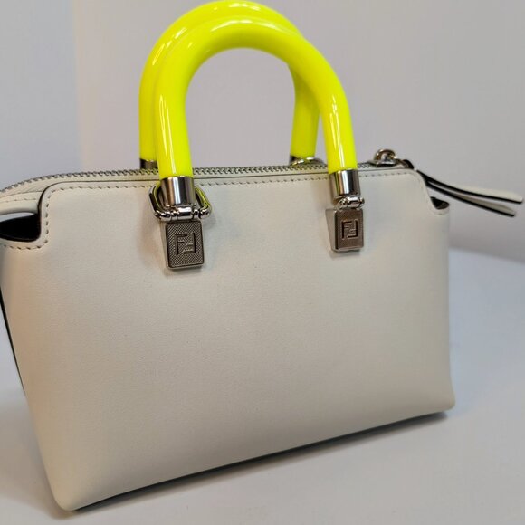 Fendi x Marc Jacobs Peekaboo Top Handle Bag in Cream Leather with Neon Yellow HW - Picture 5 of 14